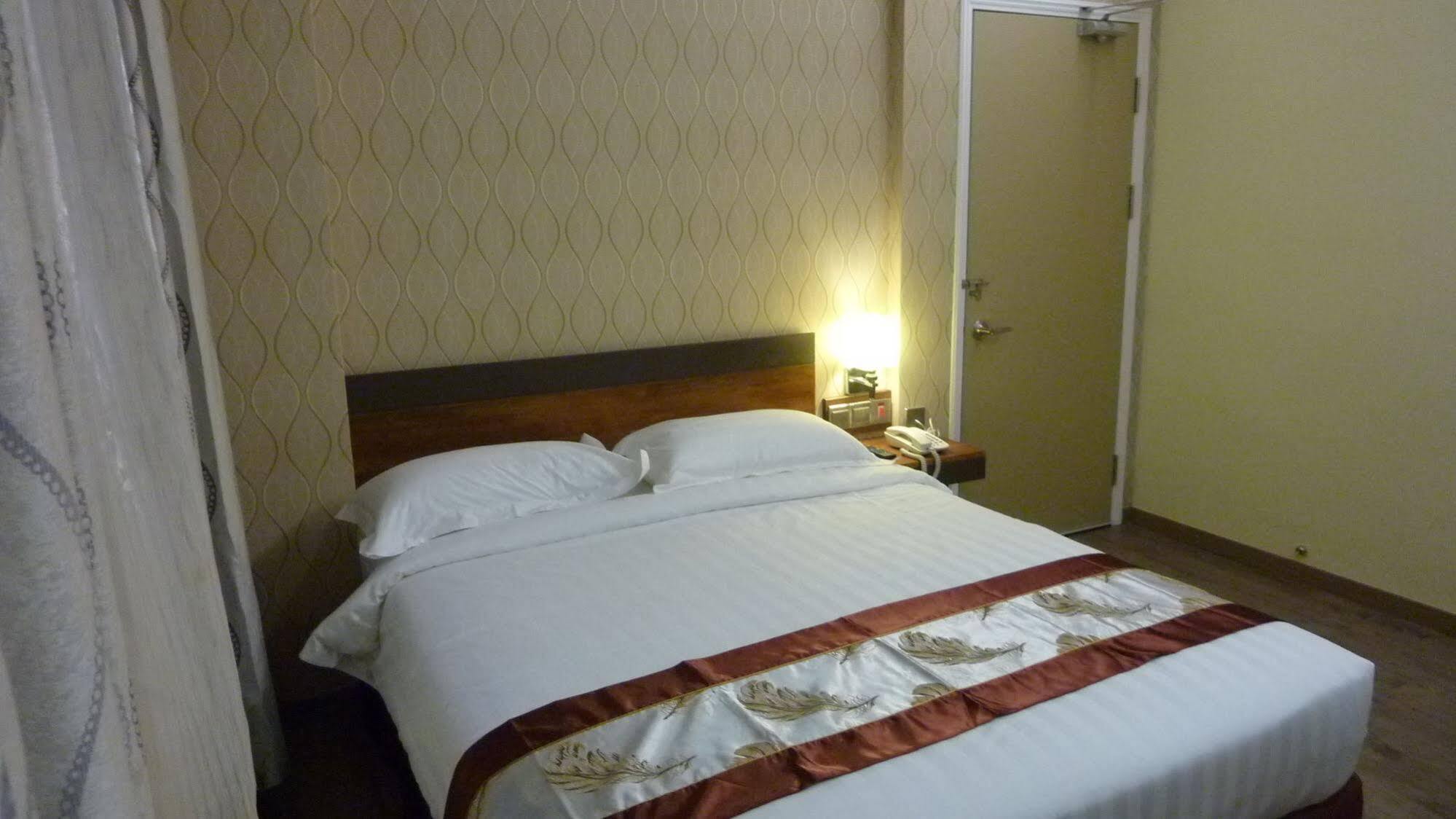 Nova Hotel 2*