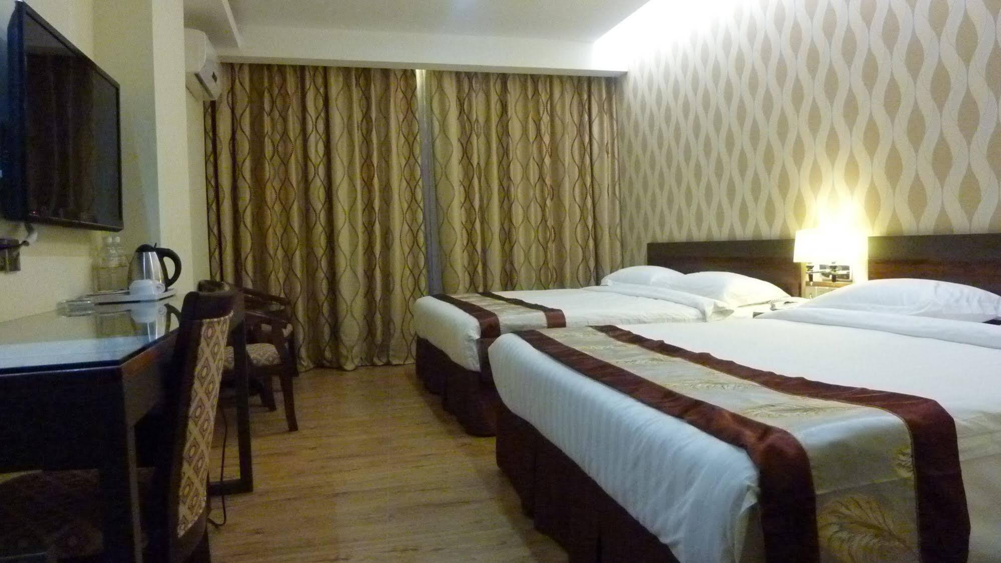 Nova Hotel 2*